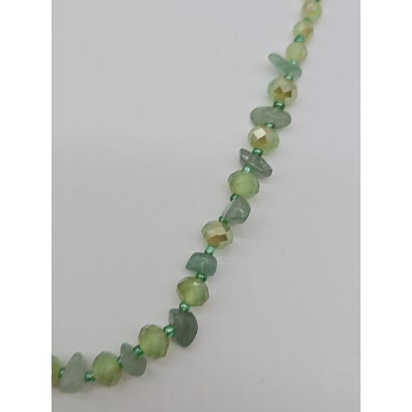 Jadeite Stone Chip & AB Aurora Borealis Acrylic Pistachio Green Beaded Necklace - Picture 14 of 15